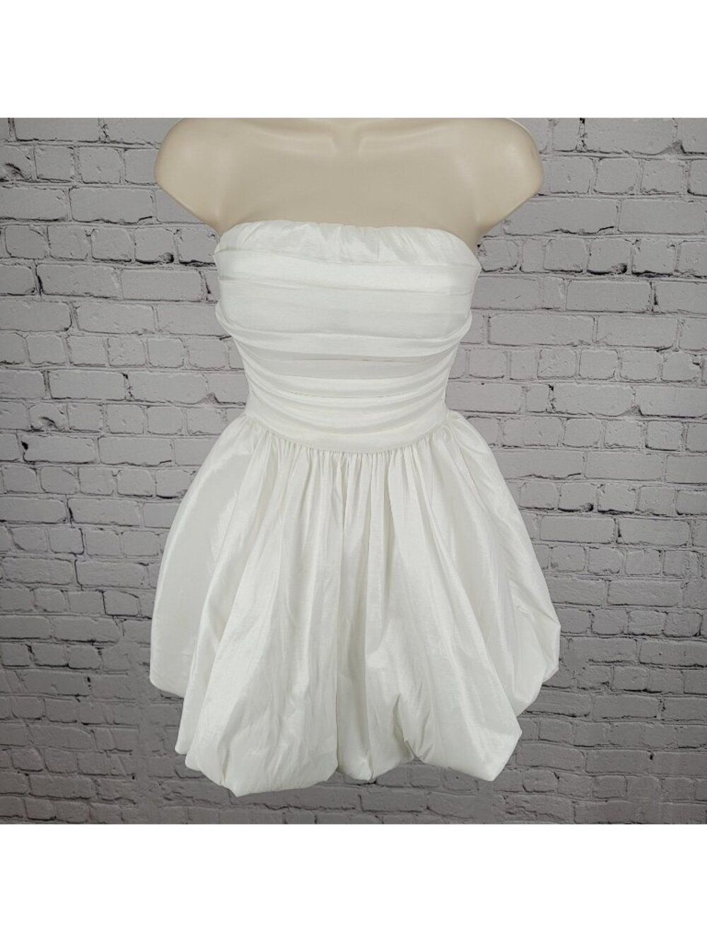 B.Darlin White Sheen Strapless Padded Boned Bust Bubble Hem Dress Junior Size 0